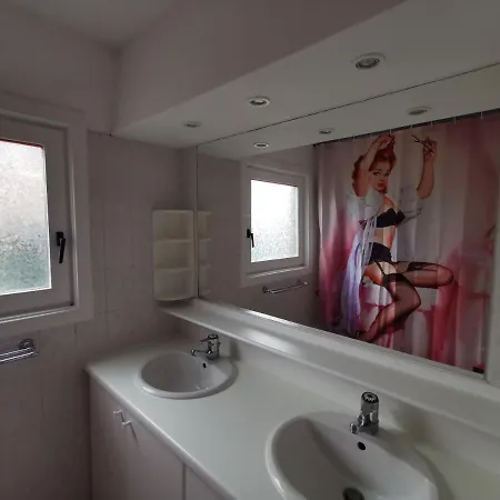 Izzy's Rainbow House Casa de Férias *