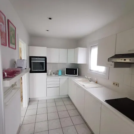 Izzy's Rainbow House Casa de Férias De Haan