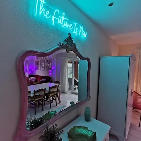 Izzy's Rainbow House Casa de Férias