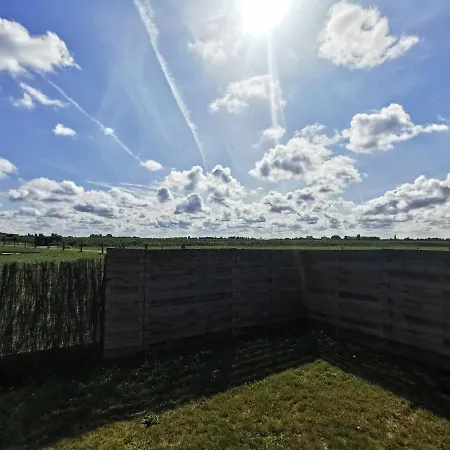 Casa de Férias Izzy's Rainbow House De Haan